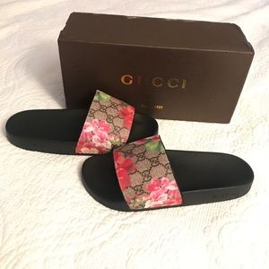 Woman’s Gucci slides
